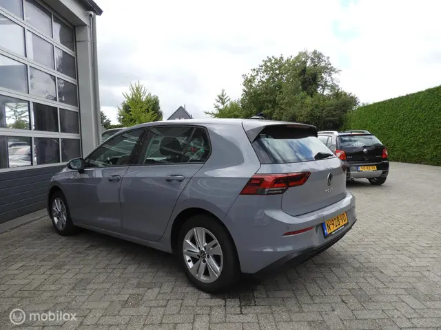 Volkswagen Golf 1.0 eTSI Life 2022 Benzine 7