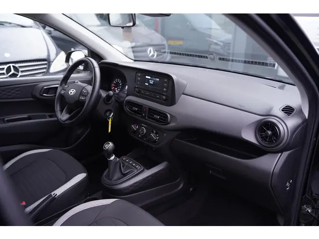 Hyundai i10 1.0 Select 2023 Benzine 29