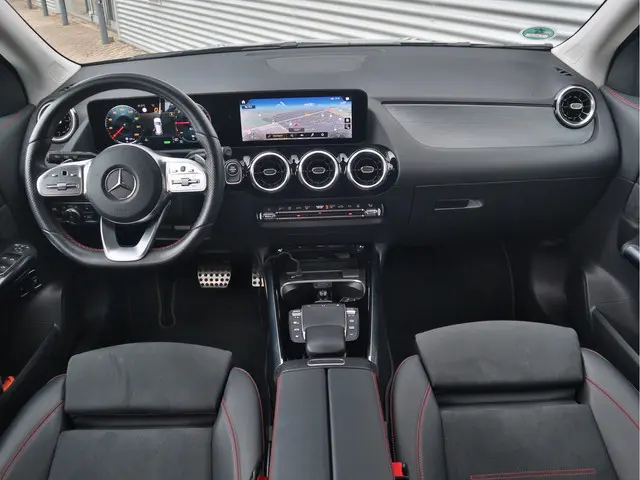 Mercedes-Benz GLA 250 e AMG Line 2021 Hybride Benzine 19
