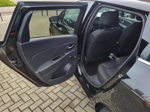 Renault Clio Estate 0.9 TCe Limited 2018 Benzine 9