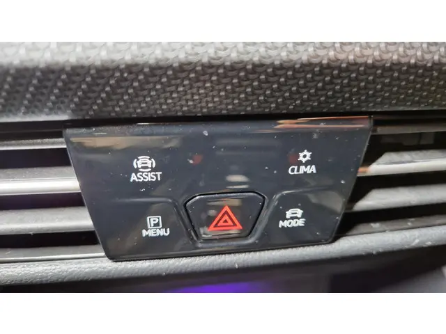 Volkswagen Golf 1.5 eTSI R-Line 2022 Benzine 27