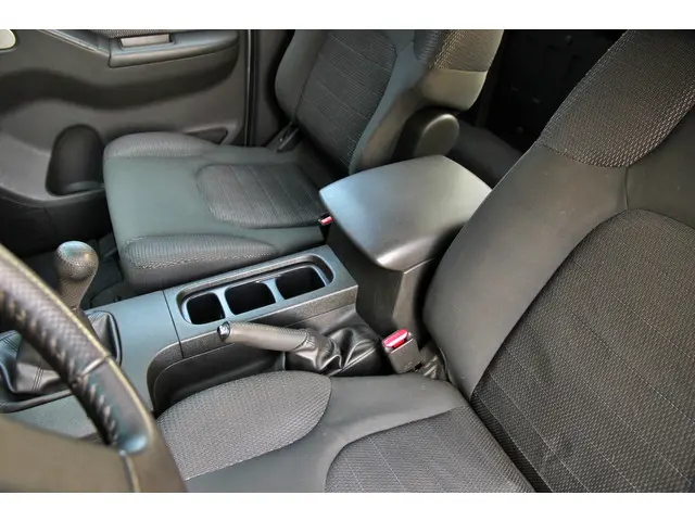 Nissan Navara 2.5 dCi XE King Cab 2012 Diesel 24