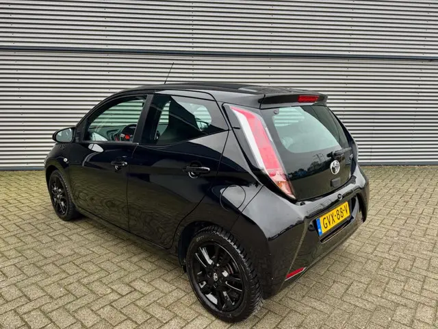 Toyota Aygo 1.0 VVT-i x-now 2016 Benzine 5