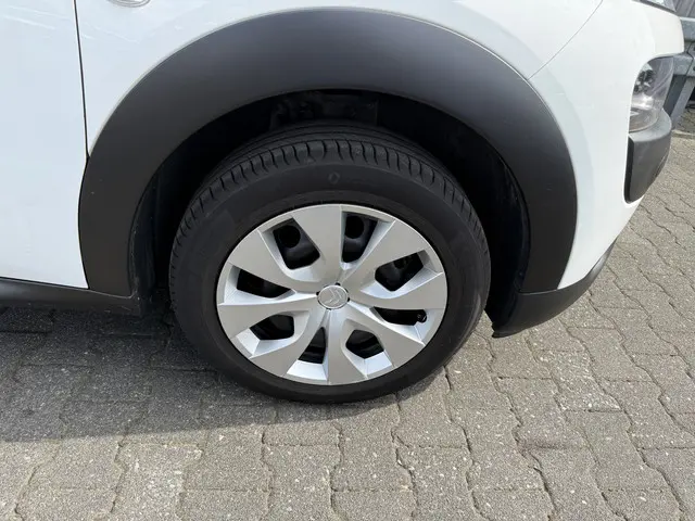 Citroën C4 Cactus 1.2 PureTech Feel 2017 Benzine 17