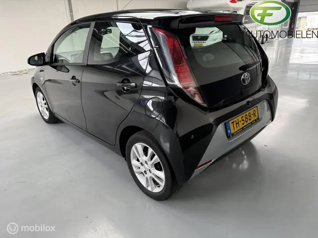 Toyota Aygo 1.0 VVT-i x-wave 2017 Benzine 9