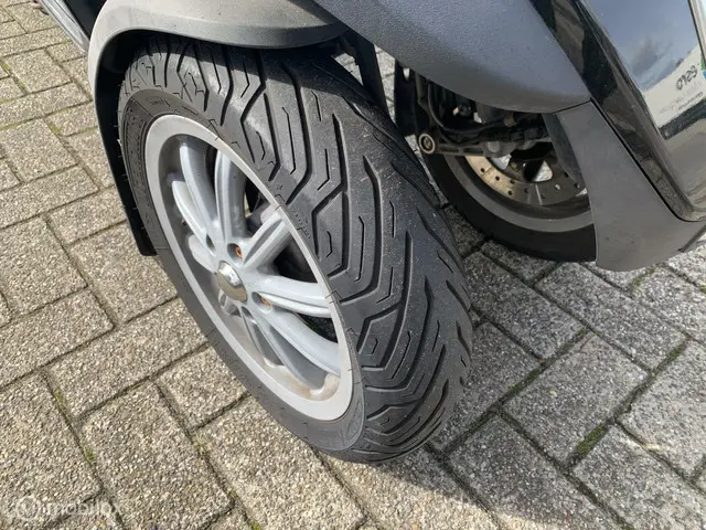 Piaggio MP3 400 LT 24.dkm AUTORIJBEWIJS B 2014 Benzine 15