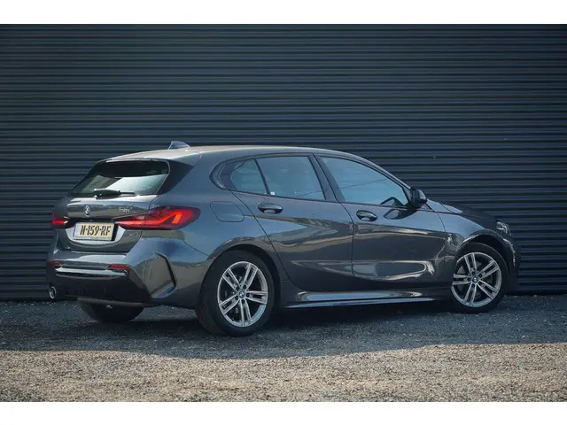 BMW 1 Serie 118i High Executive 2021 Benzine 4