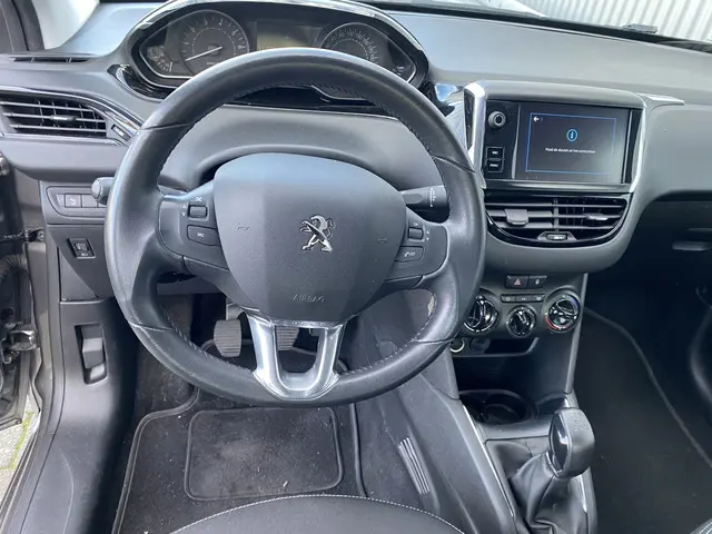 Peugeot 208 1.2 PureTech Blue Lease Active 2018 Benzine 4