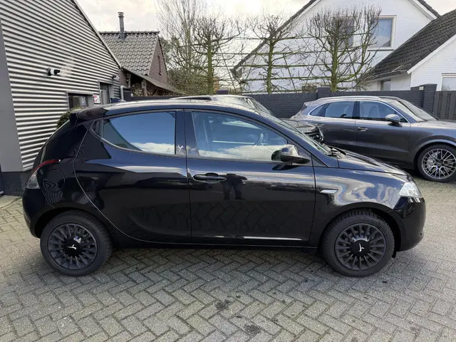 Lancia Ypsilon 0.9 TwinAir Elefantino Plus 2015 Benzine 4