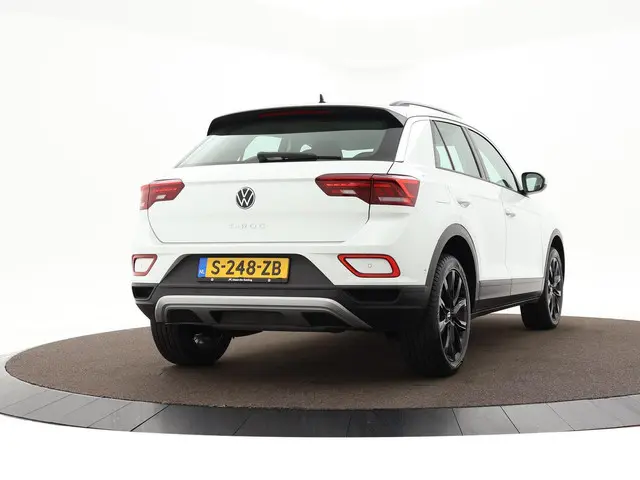 Volkswagen T-Roc 1.5 Tsi 150pk DSG Life 2023 Benzine 2