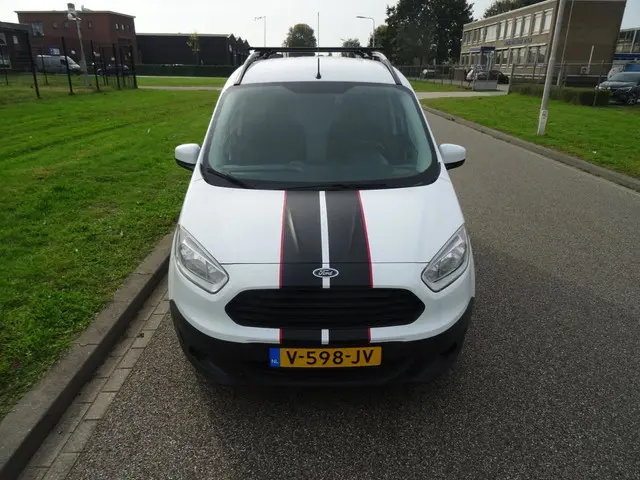 Ford Transit Courier 1.5 TDCI Trend 2018 Diesel 8