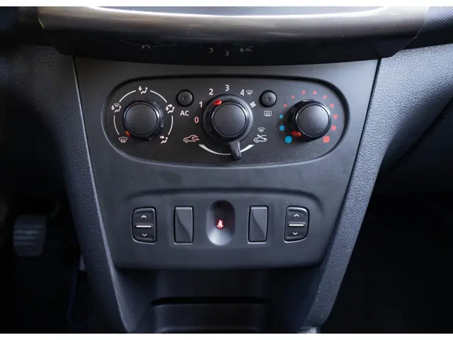 Dacia Sandero Stepway 0.9 TCe Lauréate 2014 Benzine 8