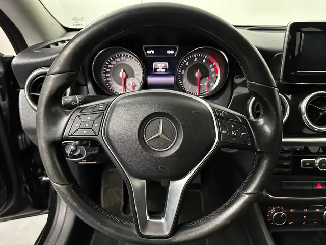 Mercedes-Benz CLA 180 BlueEFF. Lease Edition 2014 Benzine 5