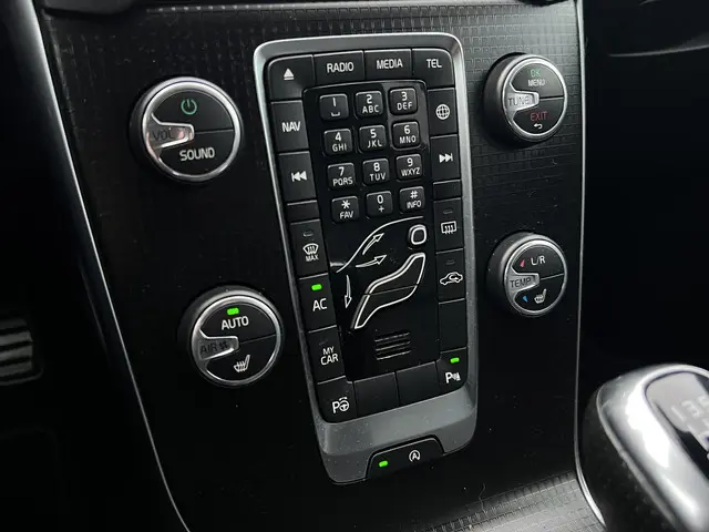 Volvo V40 2.0 T4 Business Sport 2018 Benzine 25