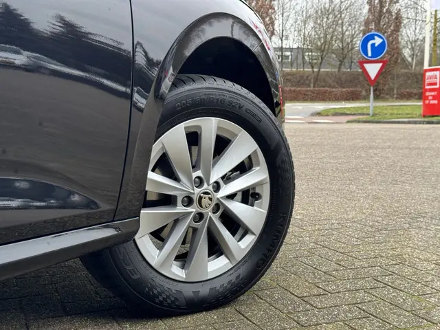 Škoda Kamiq FACELIFT Selection 1.0 TSI 2024 Benzine 2