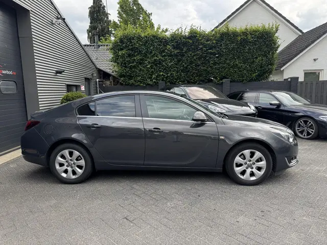 Opel Insignia 1.6 T Edition 2013 Benzine 4