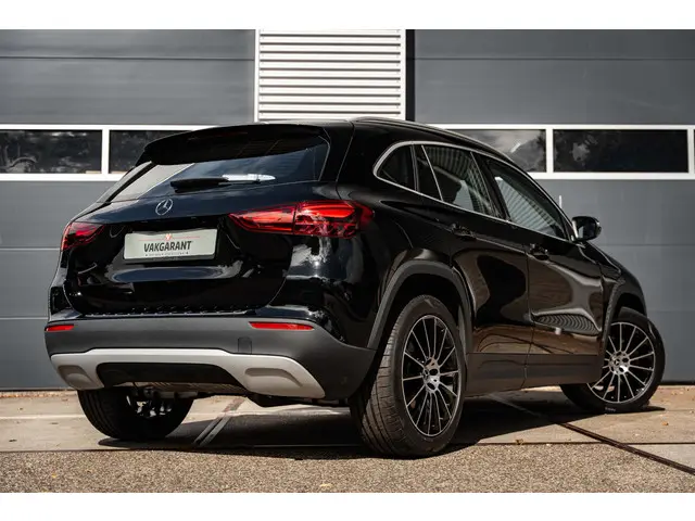 Mercedes-Benz GLA 180 Business Line 2023 Benzine 6