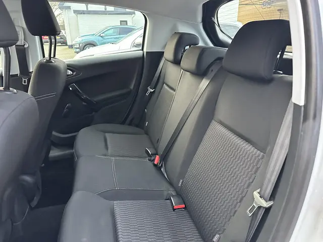 Peugeot 208 1.2 Blue Lion 82 PK 2018 Benzine 28