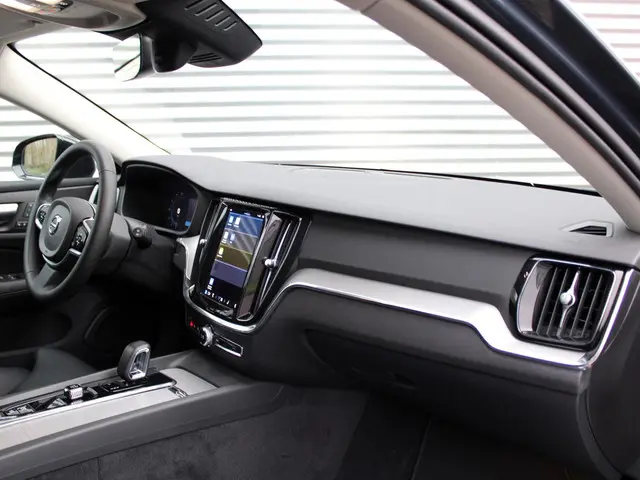 Volvo V60 2.0 B3 Plus Dark 2023 Benzine 18
