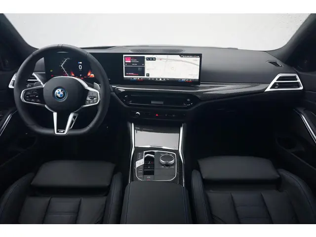 BMW 3 Serie Touring 330e 2025 Hybride Benzine 8