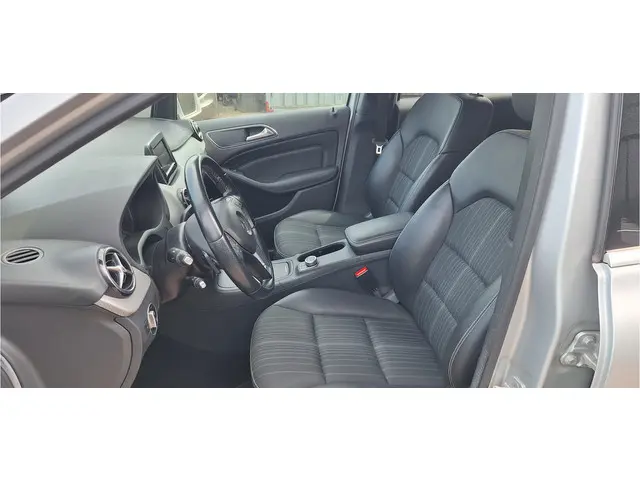 Mercedes-Benz B-Klasse 200 2014 Benzine 10
