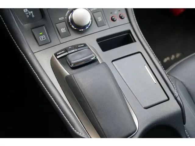 Lexus CT 200h Luxury Line 2018 Hybride Benzine 20