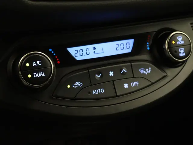 Toyota Yaris 1.5 Hybrid Aspiration 2015 Hybride Benzine 31