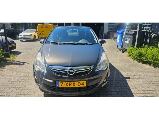 Opel Corsa 1.2-16V Berlin 2013 Benzine 11