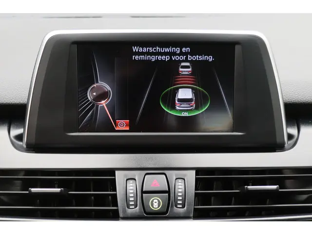 BMW 2 Serie Gran Tourer 218i Luxury 2015 Benzine 38