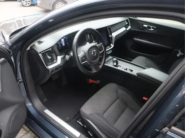 Volvo V60 2.0 B3 Momentum 2021 Hybride Benzine 15