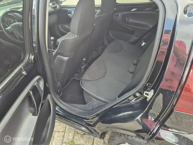 Peugeot 107 1.0 Envy 2013 Benzine 16