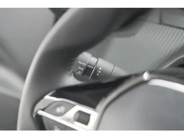 Peugeot 208 PureTech 100 Allure Pack 2023 Benzine 33