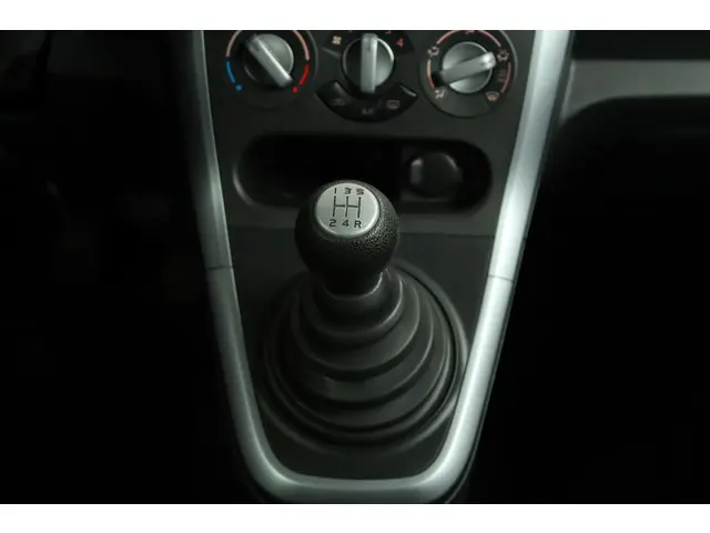 Suzuki Splash 1.0 VVT Exclusive EASSS 2012 Benzine 25