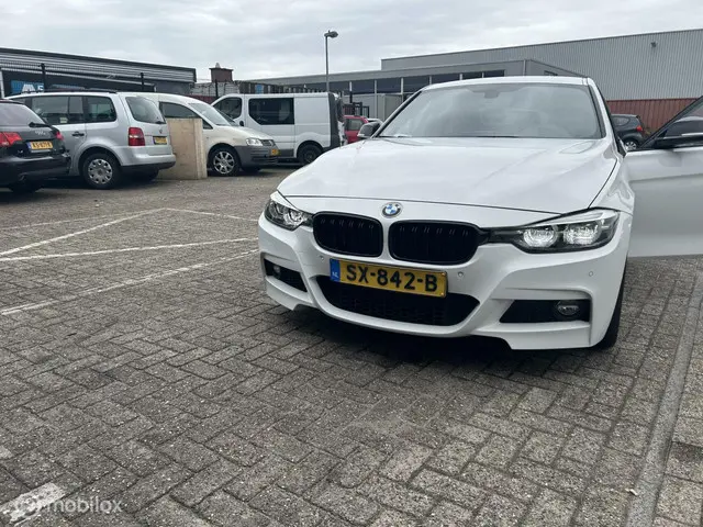 BMW 3 Serie 318i M Sport Edition 2018 Benzine 4