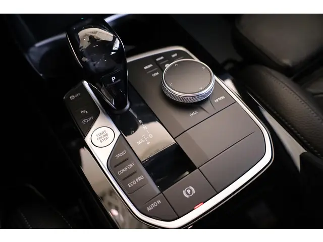 BMW 1 Serie 5-deurs 120i 2021 Benzine 19