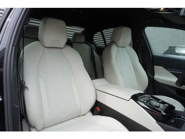 BMW 5 Serie 550e xDrive 2024 Hybride Benzine 15