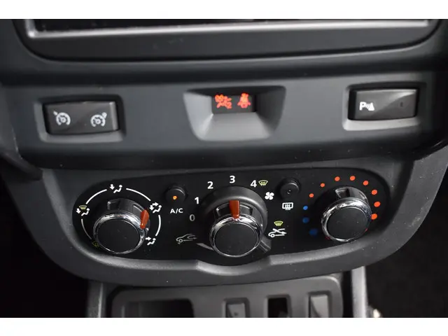 Dacia Duster TCe 125 4x2 10th Anniversary 2015 Benzine 16