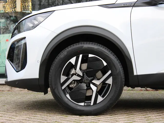 Peugeot 2008 1.2 Hybrid 145 GT 2026 Hybride Benzine 9