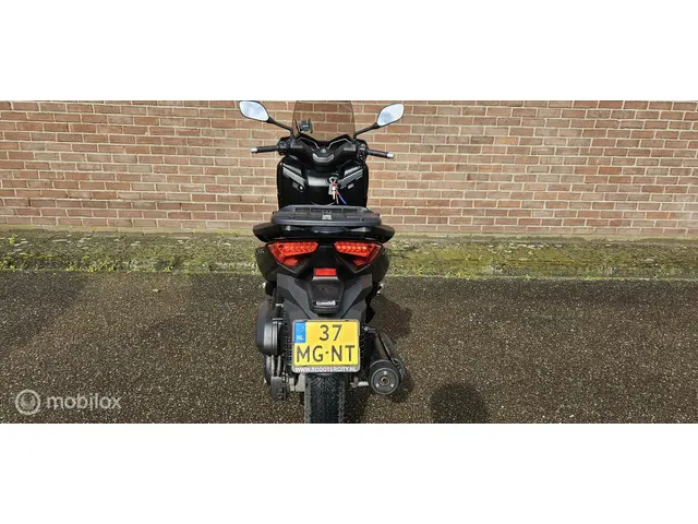 Yamaha X MAX 250 ABS BOUWJAAR 2016/8.168KM! 2016 Benzine 6