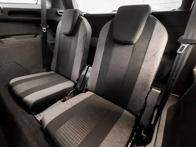 Peugeot 5008 1.2 PureTech Sport 7 Persoons 2022 Benzine 16