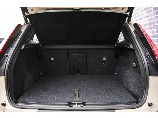 Volvo XC40 2.0 B4 Plus Dark 2025 Benzine 30