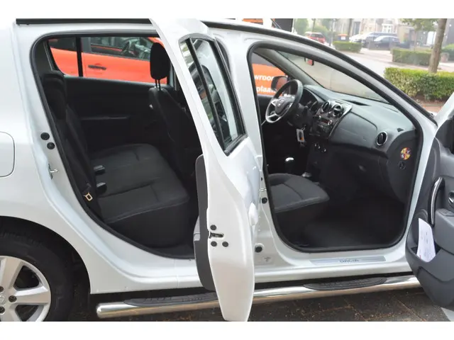 Dacia Sandero 0.9 TCe Laureate automaat 2018 Benzine 24