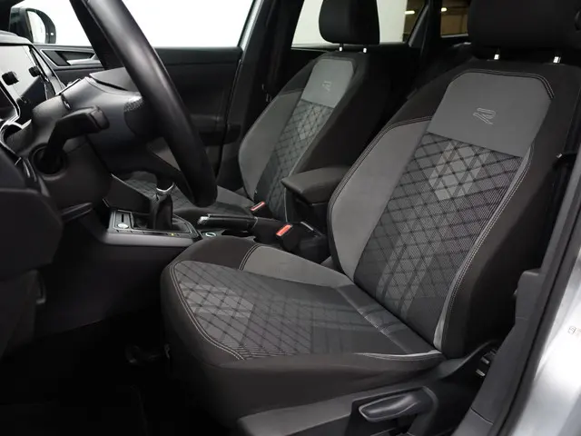 Volkswagen Taigo 1.0 TSI R-Line- 2023 Benzine 24