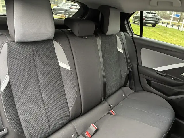 Opel Astra 1.2 Turbo Business Edition 2025 Benzine 18