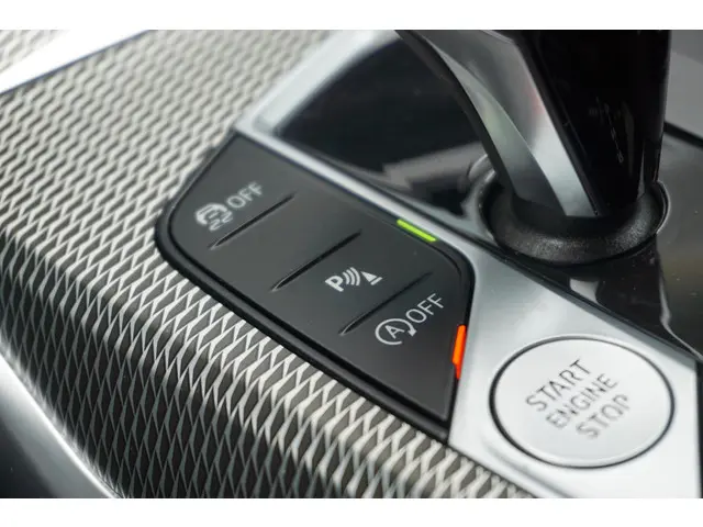 BMW 3 Serie Touring 320i 2021 Benzine 16