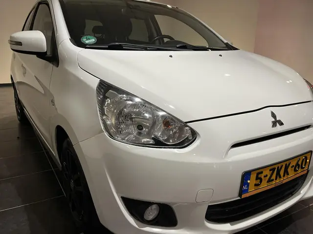 Mitsubishi Space Star 1.0 Intense 2015 Benzine 16