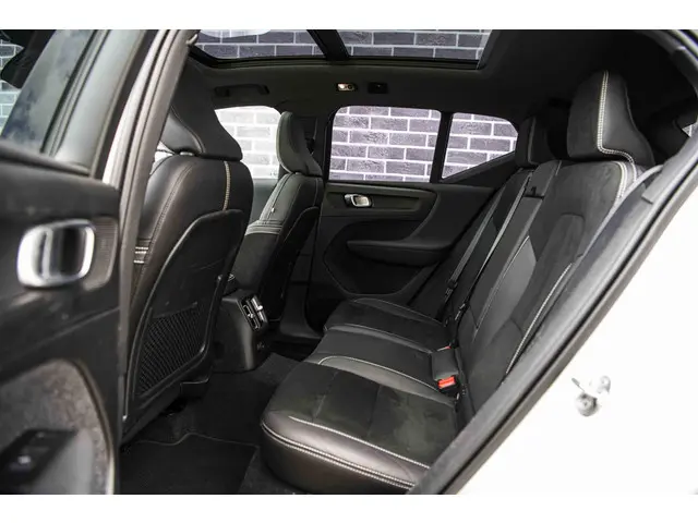 Volvo XC40 1.5 T5 Recharge R-Design 2022 Hybride Benzine 7