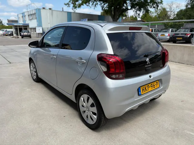 Peugeot 108 1.0 e-VTi Style 2021 Benzine 4