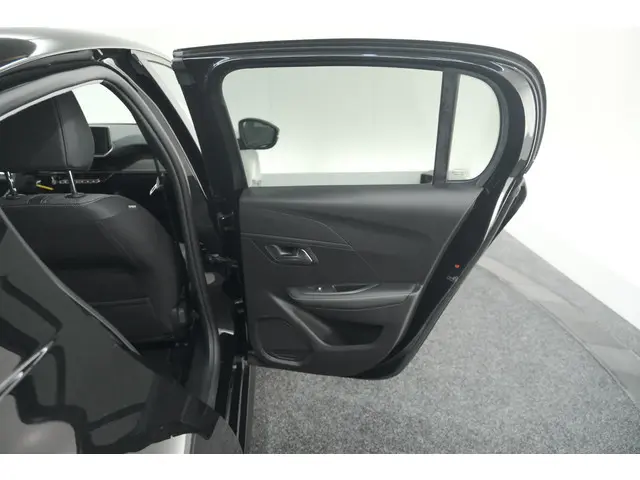 Peugeot 208 PureTech 100 Allure 2024 Benzine 62