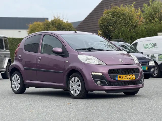 Peugeot 107 1.0 Envy 2012 Benzine 6